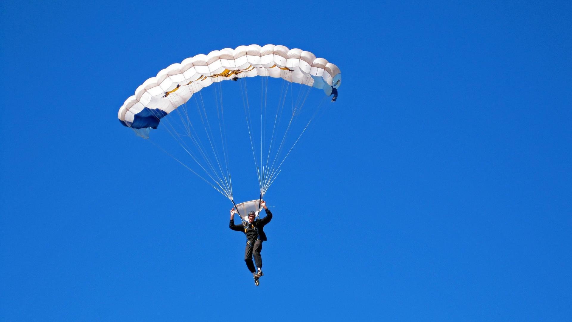 开云·体育官方网站入口-_数字运动时尚秀：运动服装的未来趋势_，2021年运动服装流行趋势