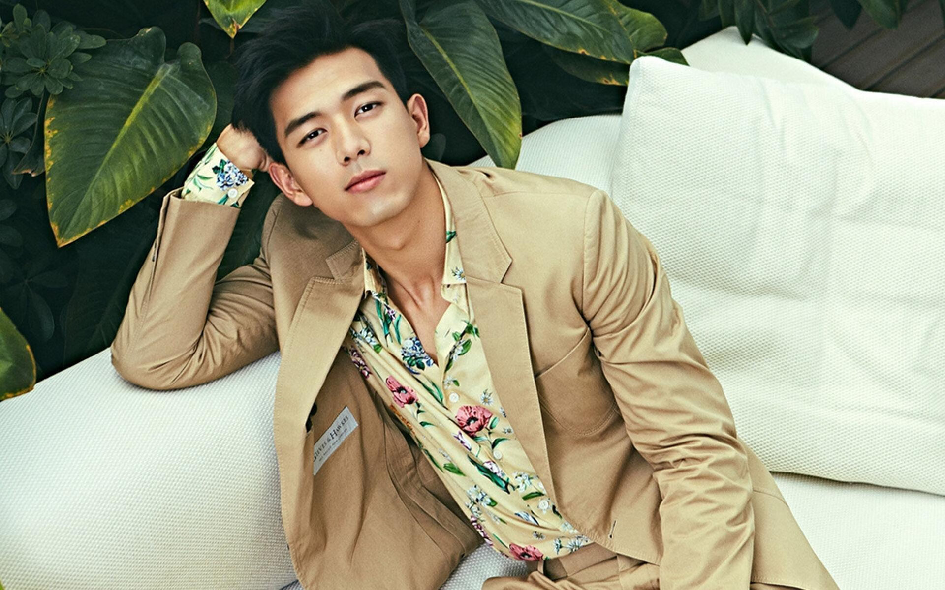 英格兰骑手汤姆·麦克尤恩携手“London 52”勇夺巴黎奥运会三项赛金牌,感动全场。