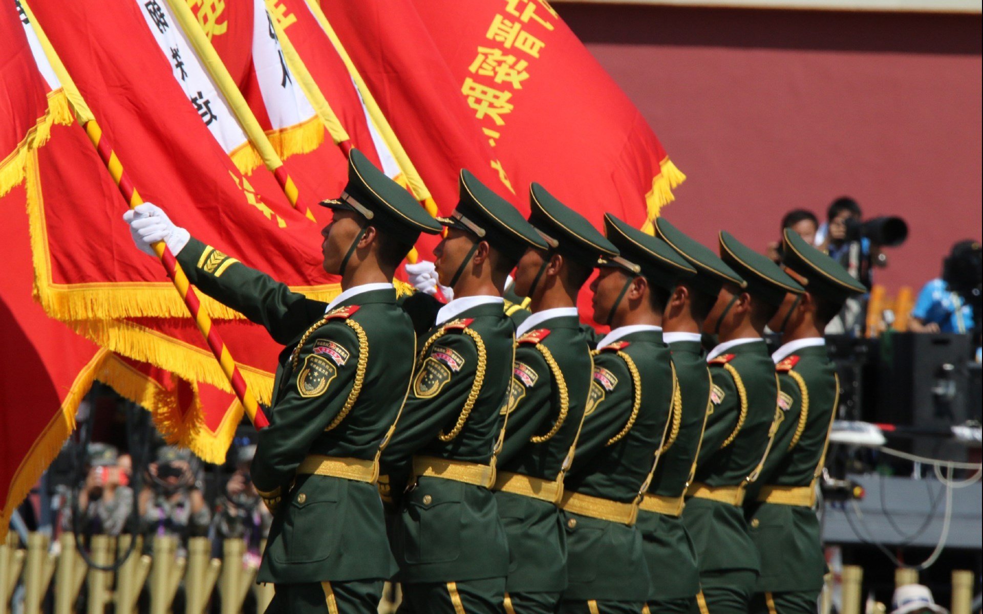 KAIYUN 中国大陆-独行侠组织家庭观赛日营造亲情氛围，独行侠全家福