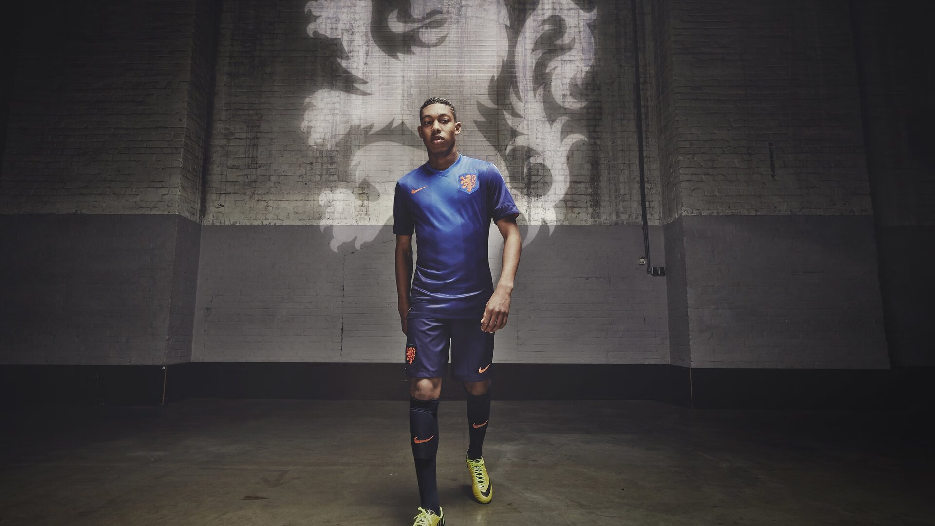 开云网页版登录入口-跳水赛场南非男将精准入水，南非跳远运动员